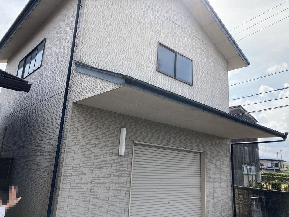 施行前1-3 松阪市の外壁塗装をリペイント匠が施工した写真