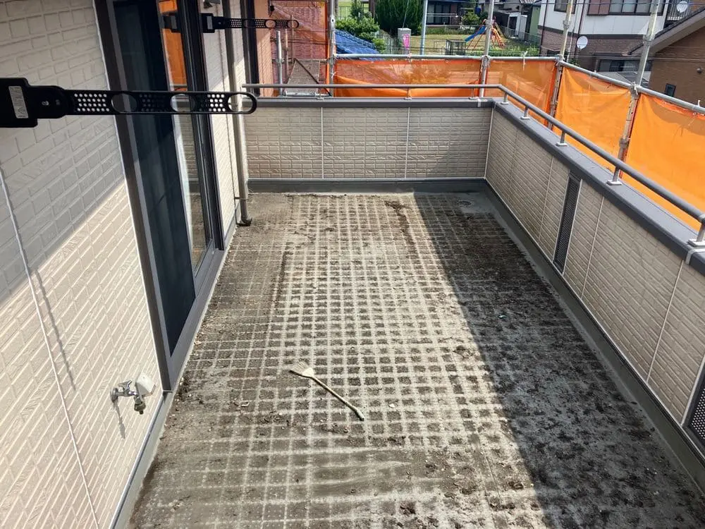 鈴鹿市Y様_施工前_ウレタン防水 鈴鹿市の外壁塗装、防水工事をリペイント匠が施工した写真
