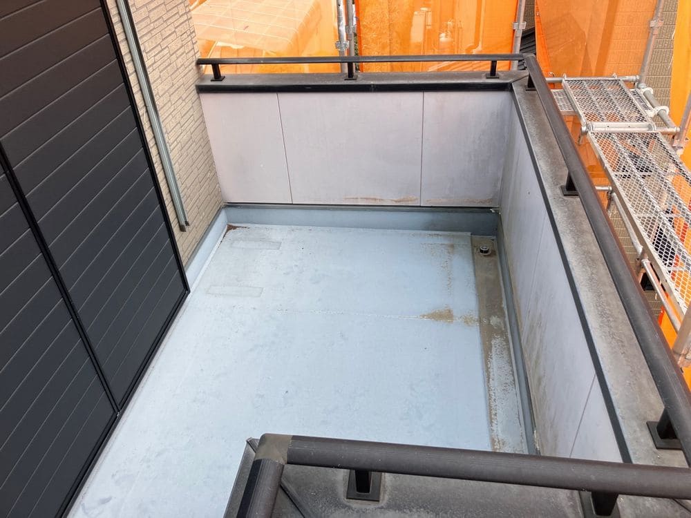 (鈴鹿) 施工前_防水塗装-1 鈴鹿市の外壁塗装、屋根塗装、防水工事をリペイント匠が施工した写真