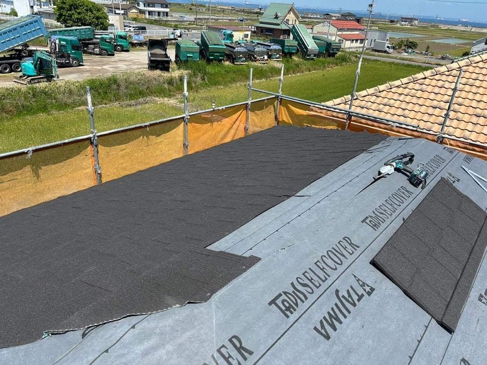 鈴鹿市の外壁塗装、屋根カバー工事をリペイント匠が施工した写真