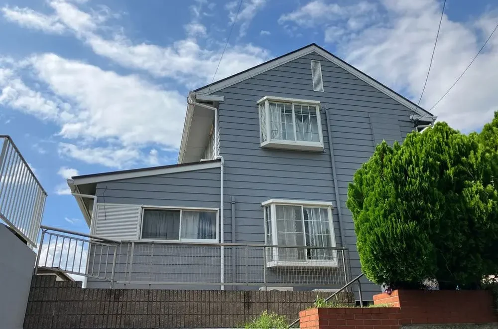 亀山市｜淡い色合いで外壁・屋根塗装│完成した我家を見て本当に満足です