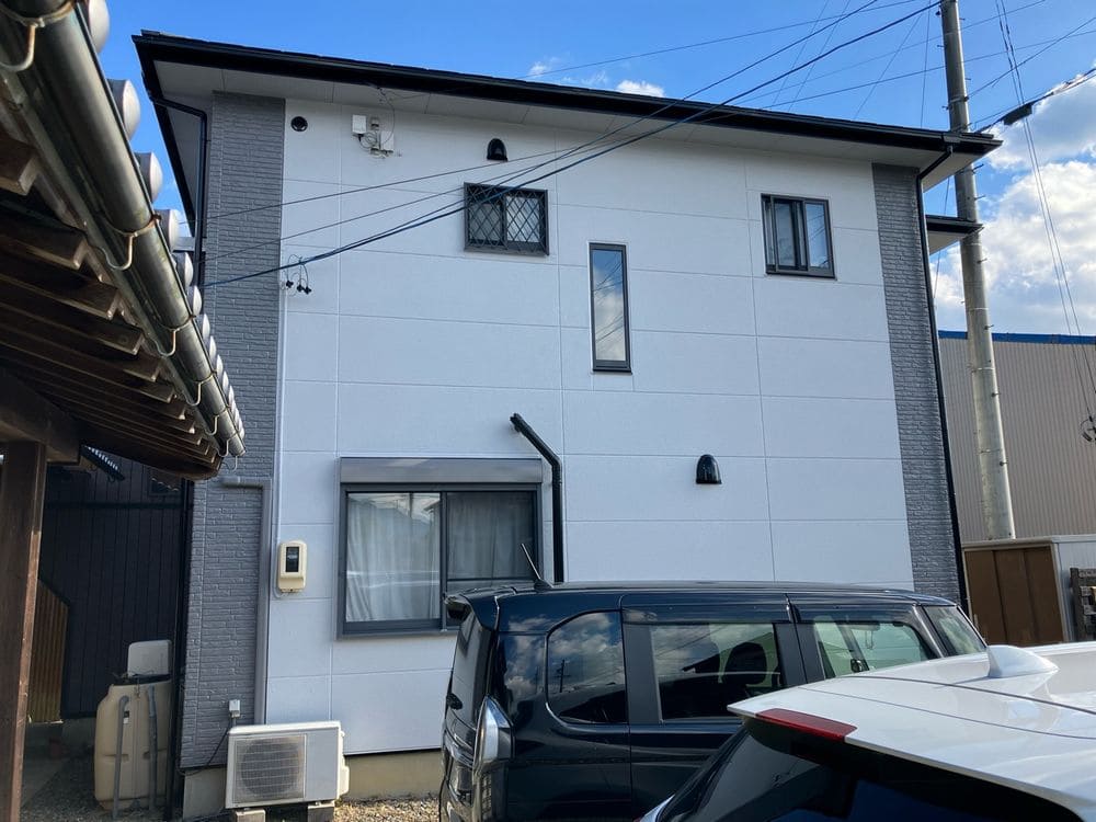 亀山市の外壁塗装をリペイント匠が施工した写真