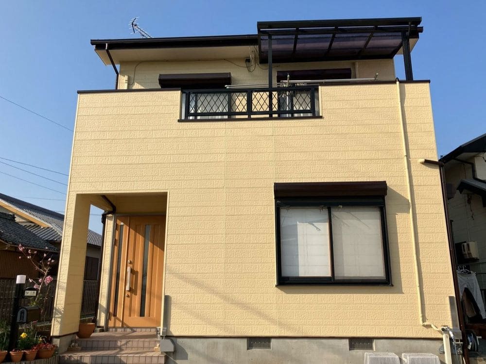 U様(津市久居小野辺町)施工後_外壁全体 (1) 津市の外壁塗装、屋根塗装、防水工事をリペイント匠が施工した写真
