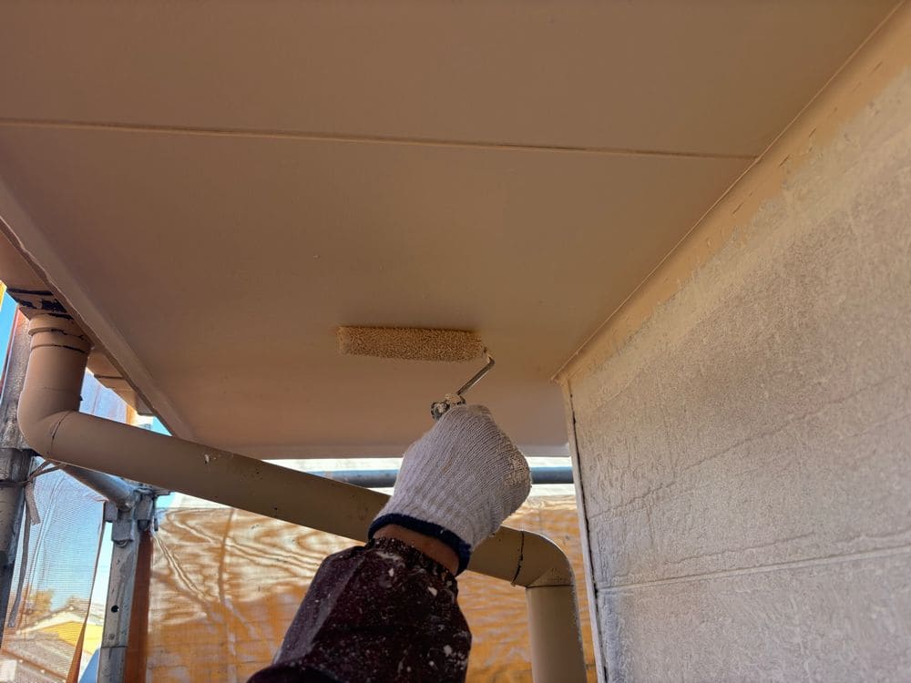 U様(津)軒天(上塗り) 津市の外壁塗装、防水工事をリペイント匠が施工した写真