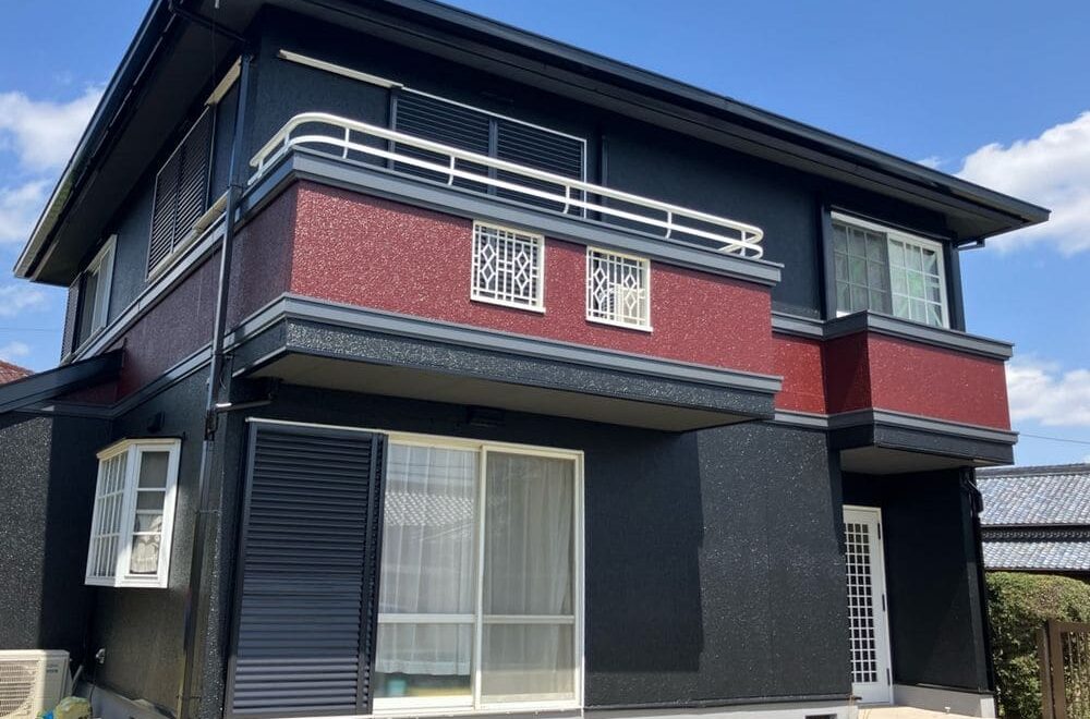 津市の外壁塗装、屋根塗装、防水工事をリペイント匠が施工した写真