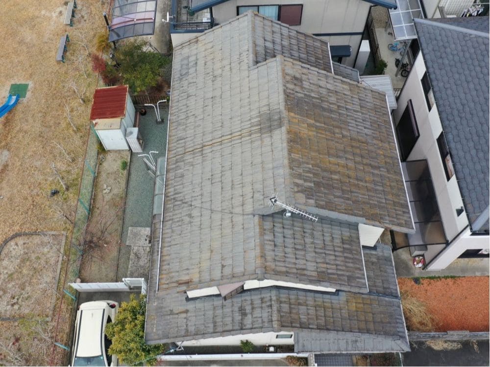 H様(津市一身田平野)_施工前_屋根全体 津市の外壁塗装、屋根工事をリペイント匠が施工した写真