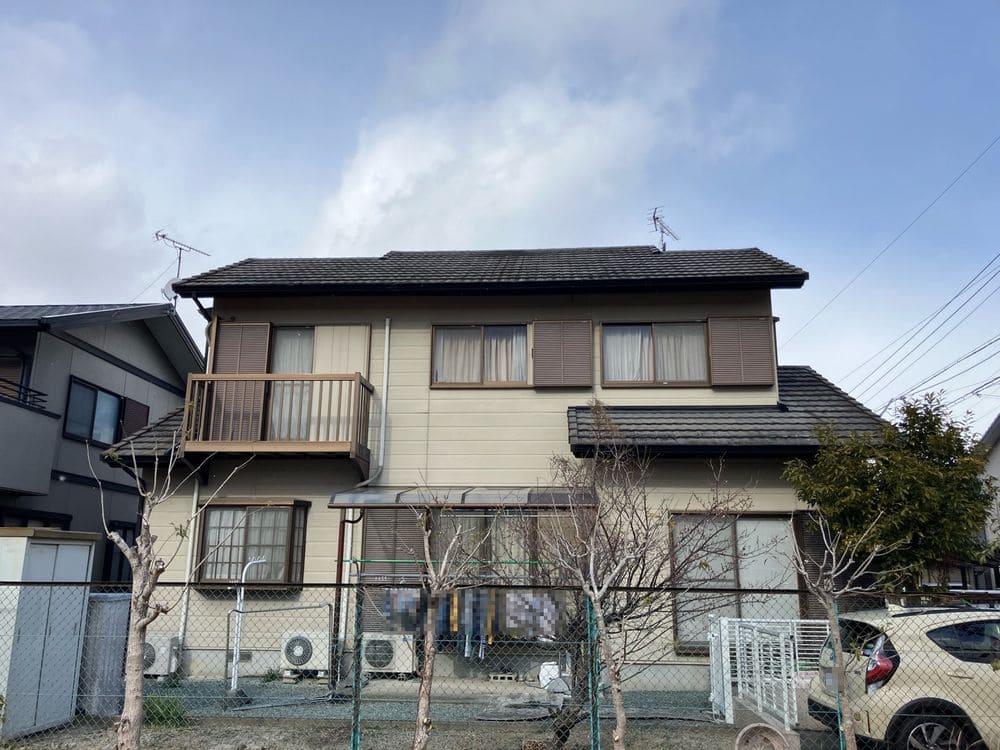 H様(津市一身田平野)_施工前_外壁全体 (2) 津市の外壁塗装、屋根工事をリペイント匠が施工した写真