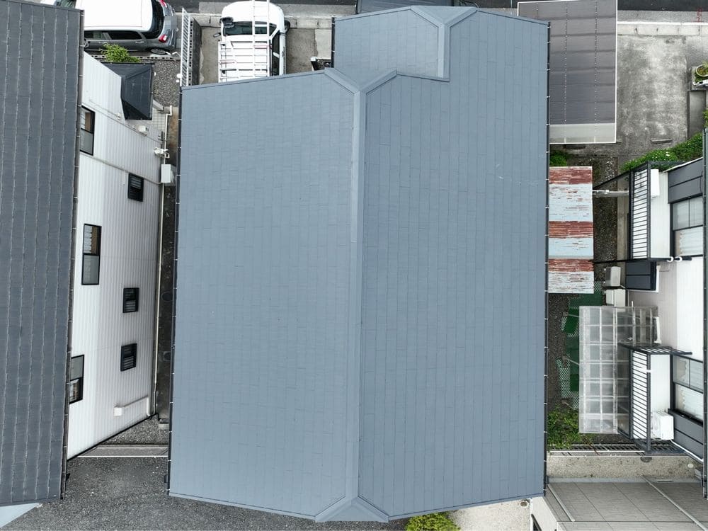 T様(四日市市) 施工後_屋根全体 (2) 四日市市の外壁屋根塗装をリペイント匠が施工した写真