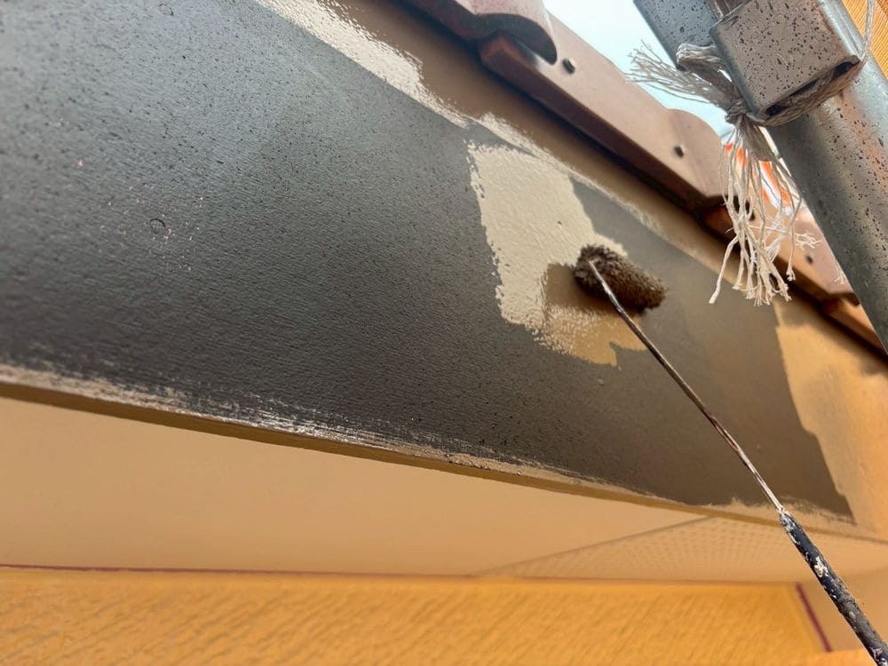 T様(津)破風(中塗り) 津市の外壁塗装、防水工事をリペイント匠が施工した写真