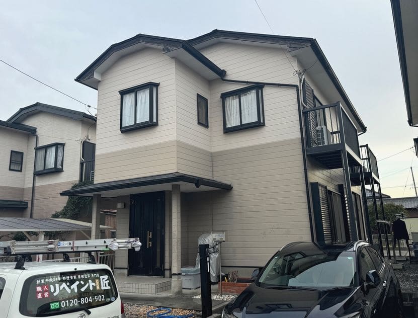 T様(四日市市) 施工前_外壁全体 (3) 四日市市の外壁屋根塗装をリペイント匠が施工した写真