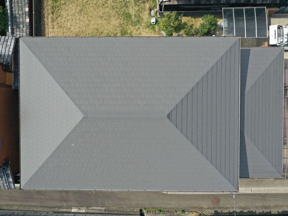 Y様(三重郡朝日町縄生)施工後_屋根全体 四日市市の外壁、屋根塗装をリペイント匠が施工した写真