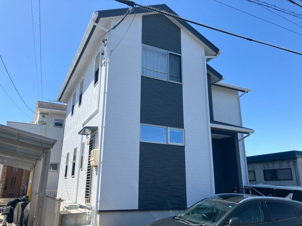 O様(鈴鹿市阿古曽町)施工後_外壁全体 (2) 鈴鹿市の外壁塗装、屋根塗装をリペイント匠が施工した写真