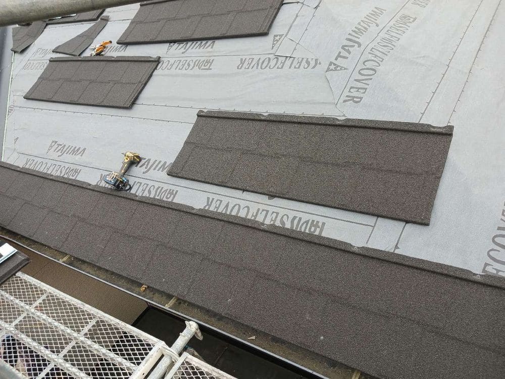 本体(施工中1) 松阪市で屋根工事をリペイント匠が施工した写真