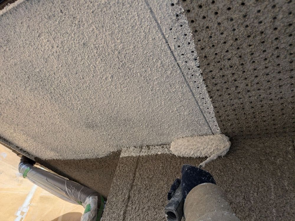 O様(津)軒天(下塗り) 津市の外壁塗装、屋根塗装をリペイント匠が施工した写真