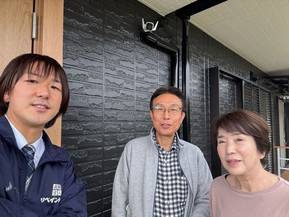 I様(員弁郡東員町)2ショット写真 員弁郡東員町の外壁塗装をリペイント匠が施工した写真