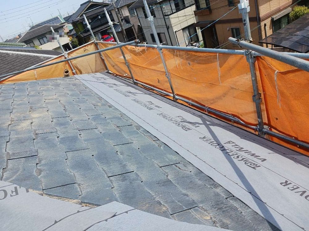 ルーフィング(施工中1) 松阪市で屋根工事をリペイント匠が施工した写真