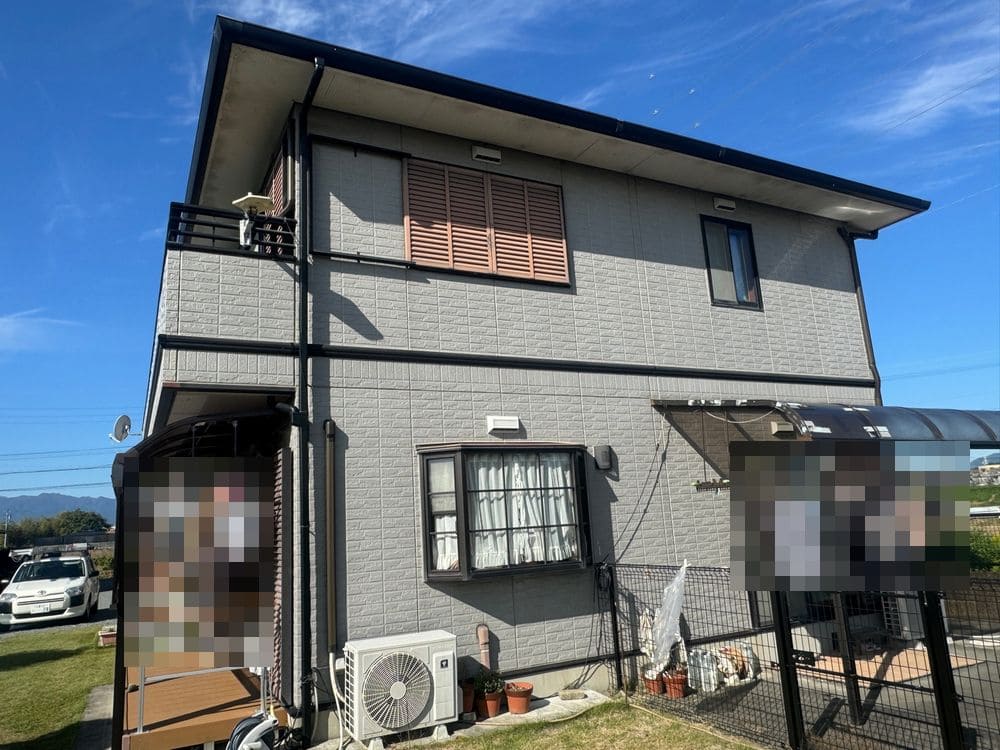 I様(員弁郡東員町)施工前_外壁全体 (2) 員弁郡東員町の外壁塗装をリペイント匠が施工した写真