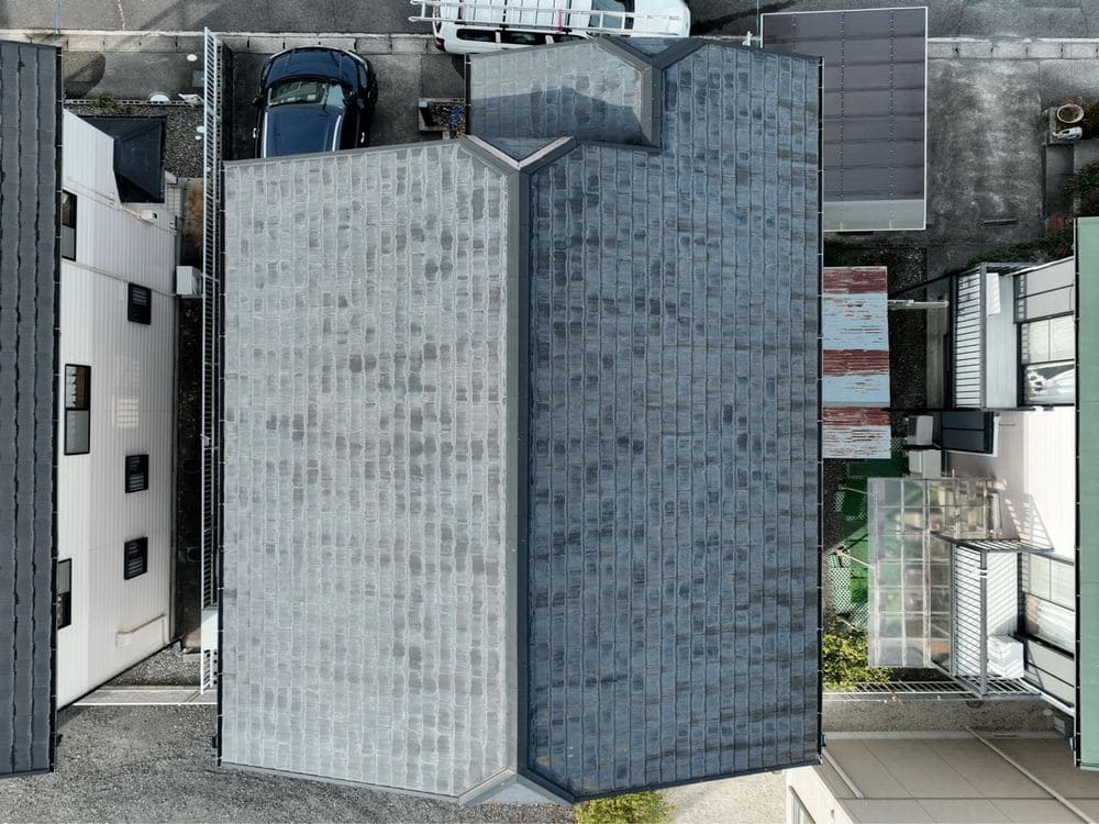 T様(四日市市) 施工前_屋根全体 (2) 四日市市の外壁屋根塗装をリペイント匠が施工した写真