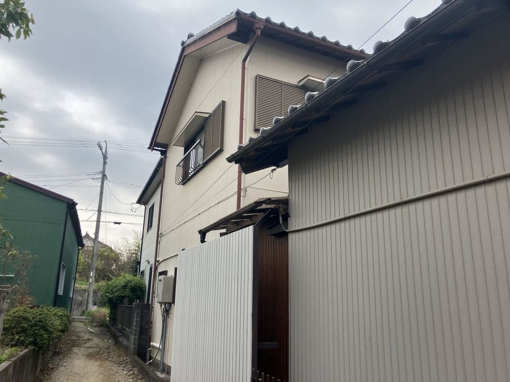 O様(松阪市)外壁_施工前2 松阪市の外壁塗装をリペイント匠が施工した写真
