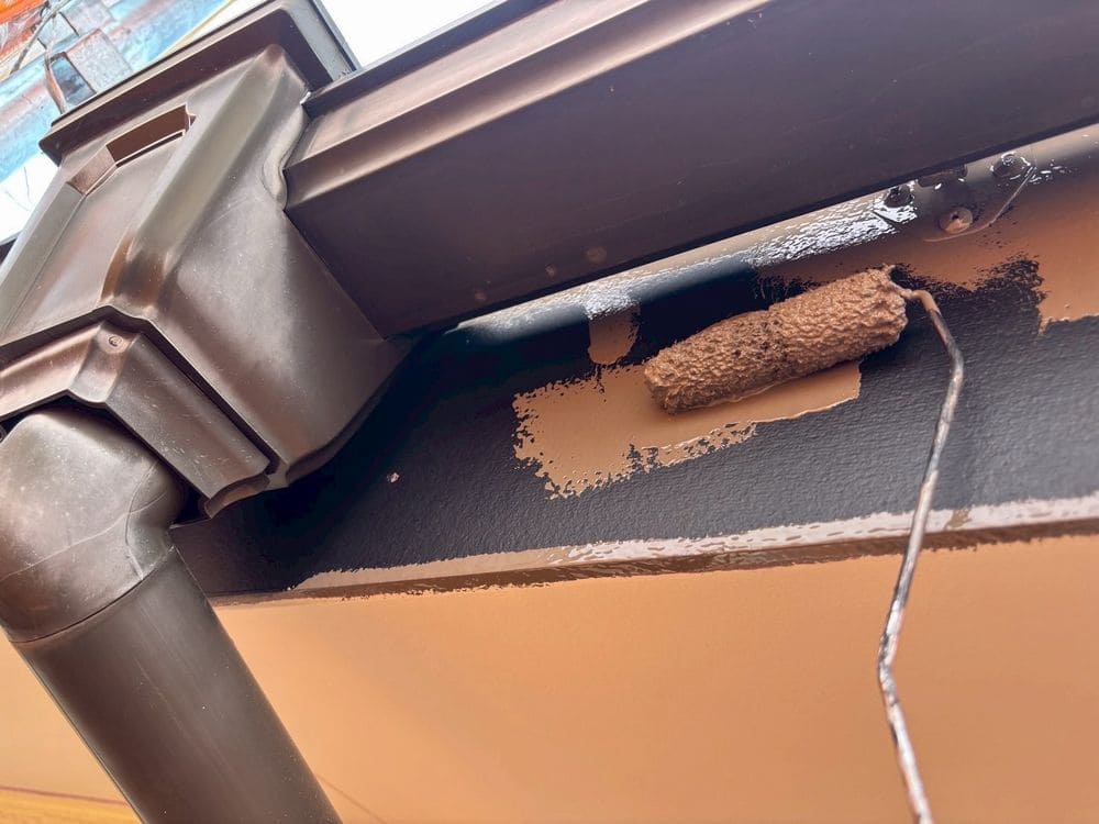 T様(津)鼻隠し(中塗り) 津市の外壁塗装、防水工事をリペイント匠が施工した写真