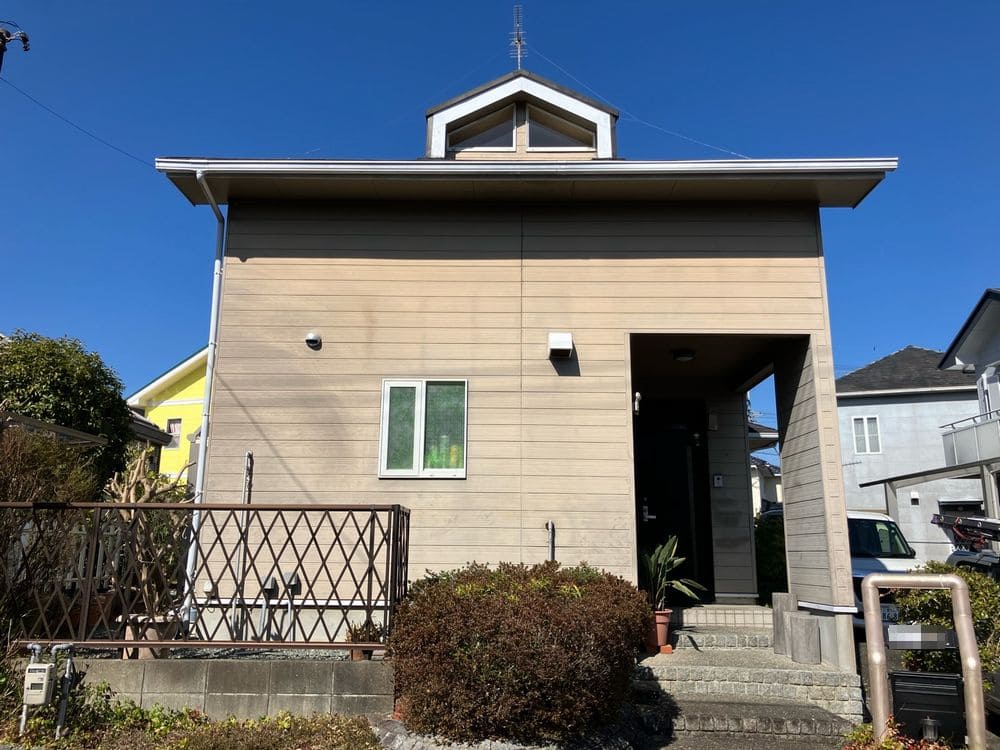 M様(松阪市)_施工前_外壁全体 松阪市の外壁塗装、屋根塗装をリペイント匠が施工した写真