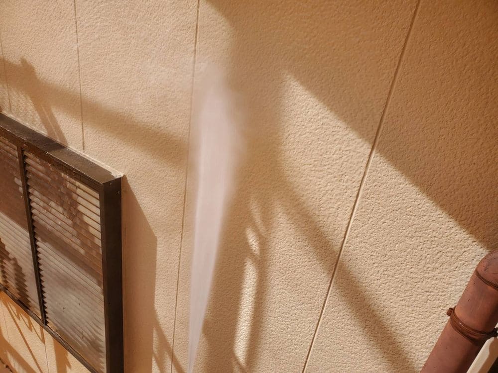 O様(松阪市)外壁_高圧洗浄 2 松阪市の外壁塗装をリペイント匠が施工した写真