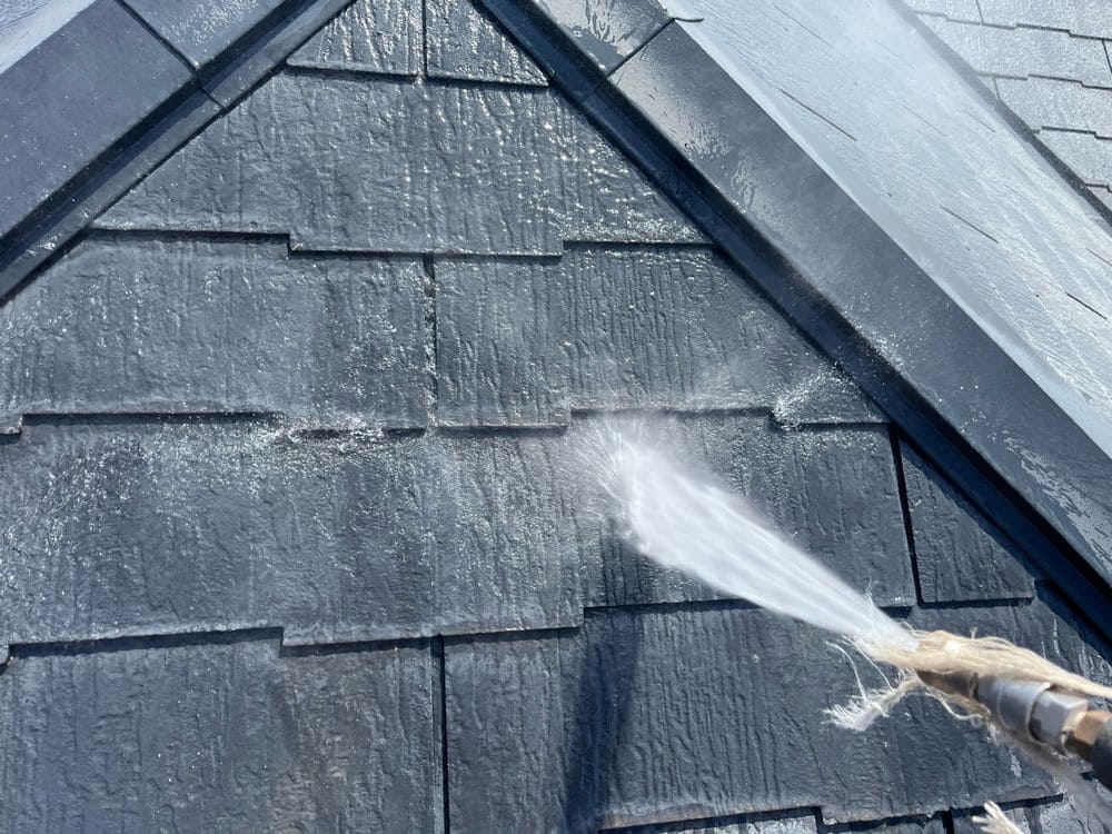 高圧洗浄(屋根) 松阪市で屋根工事をリペイント匠が施工した写真