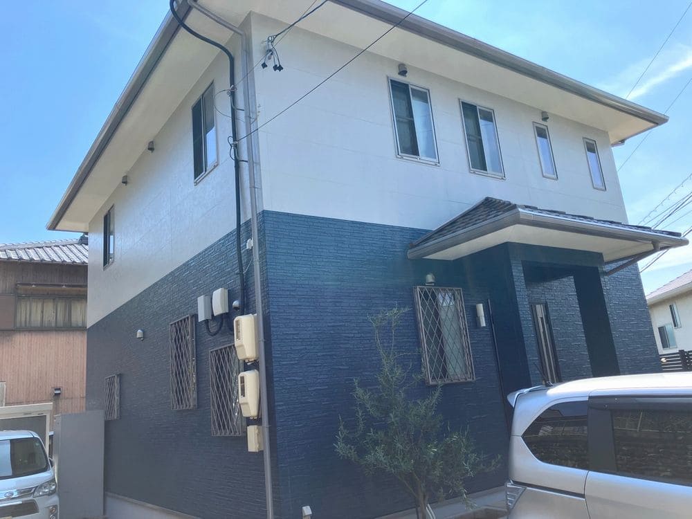 I様(四日市市尾平町)施工後_外壁全体 (2) 四日市市の外壁塗装をリペイント匠が施工した写真