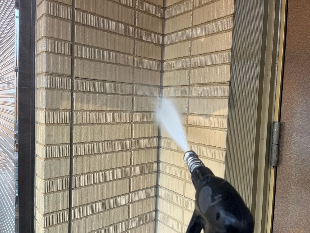 T様(鈴鹿市)高圧洗浄(外壁) 鈴鹿市の外壁塗装をリペイント匠が施工した写真
