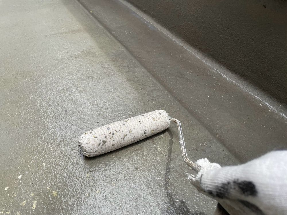H様(鈴鹿)防水(プライマー) 鈴鹿市の外壁塗装、屋根塗装、防水工事をリペイント匠が施工した写真