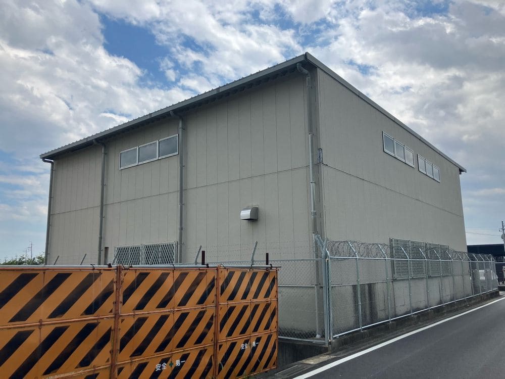 B様(四日市市)施工前_外壁全体 (3) 四日市市の外壁屋根塗装をリペイント匠が施工した写真