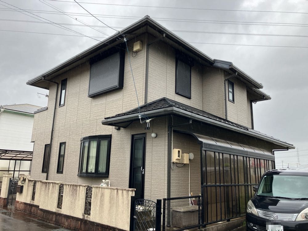 H様(津)施工前_外壁全体 (2) 津市の外壁塗装、防水工事をリペイント匠が施工した写真