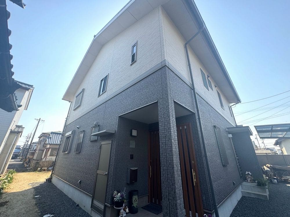 N様(四日市市楠町)_施工前_外壁全体 四日市市の外壁塗装をリペイント匠が施工した写真