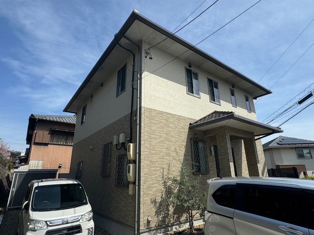 I様(四日市市尾平町)施工前_外壁全体 (2) 四日市市の外壁塗装をリペイント匠が施工した写真