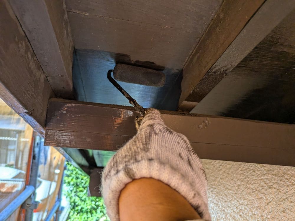 Y様(津)軒天(中塗り) (3) 津市の外壁塗装をリペイント匠が施工した写真