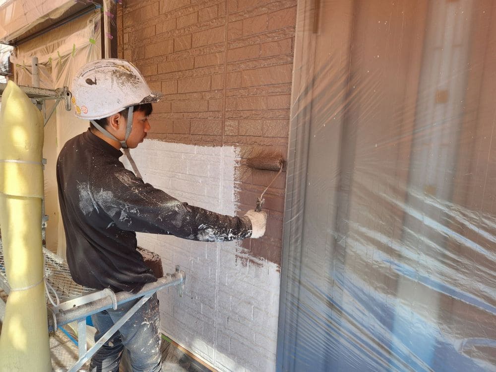 A様(津)外壁(中塗り1) 津市の外壁塗装、屋根塗装をリペイント匠が施工した写真