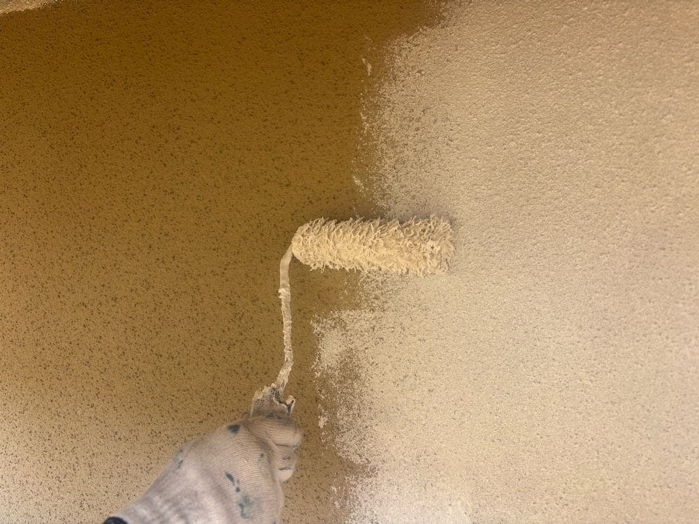 O様(伊賀市)外壁(下塗り1) 伊賀市の外壁塗装をリペイント匠が施工した写真
