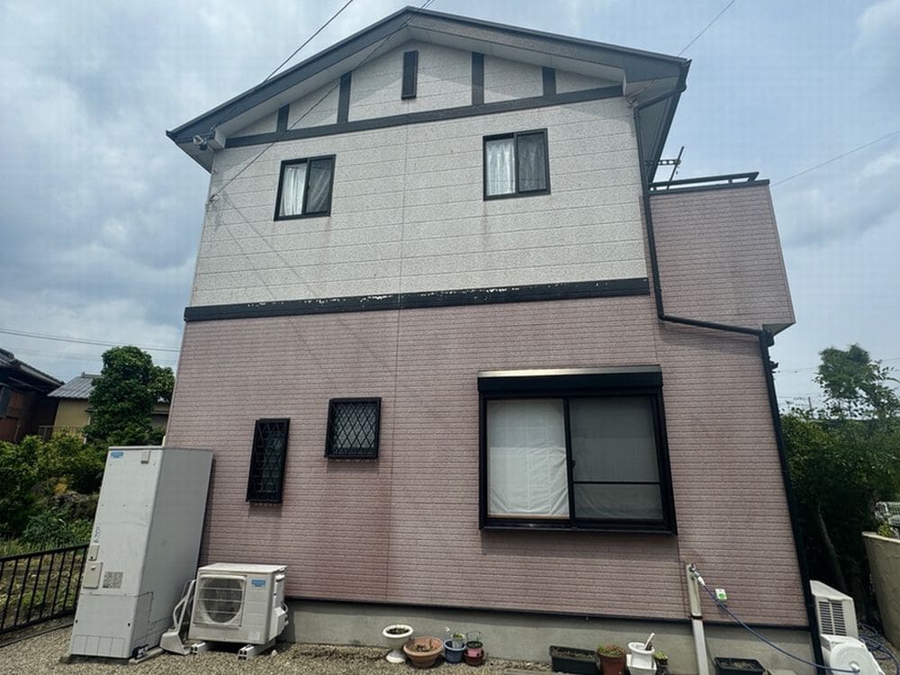H様(鈴鹿)施工前_外壁全体 (3) 鈴鹿市の外壁塗装、屋根塗装、防水工事をリペイント匠が施工した写真