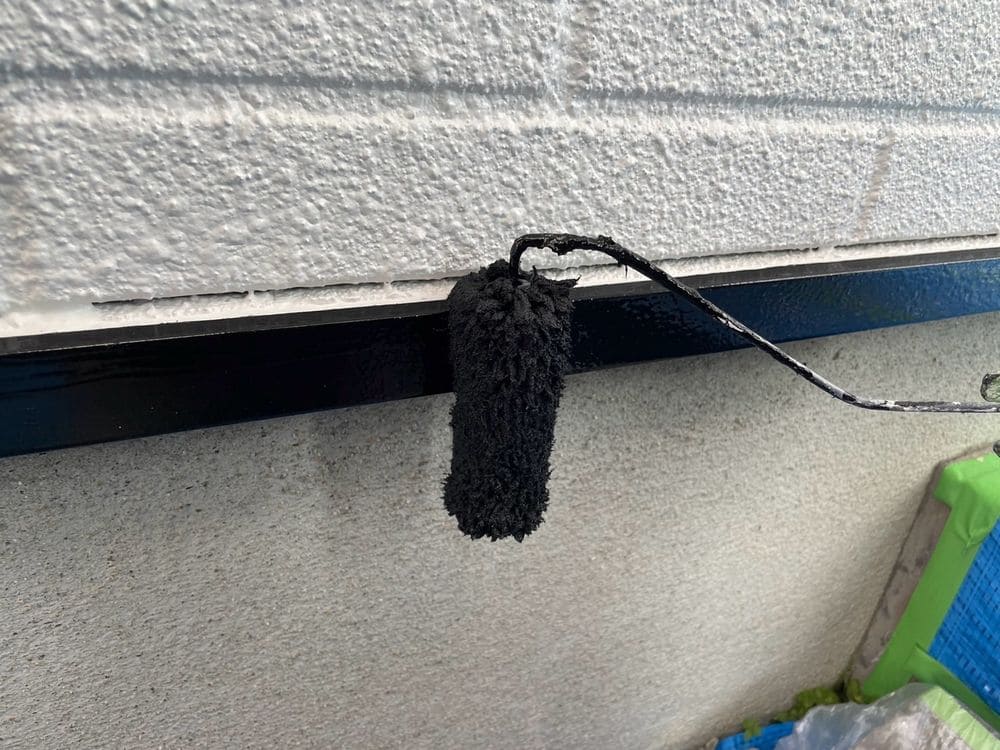 H様(鈴鹿)水切り(上塗り) 鈴鹿市の外壁塗装、屋根塗装、防水工事をリペイント匠が施工した写真