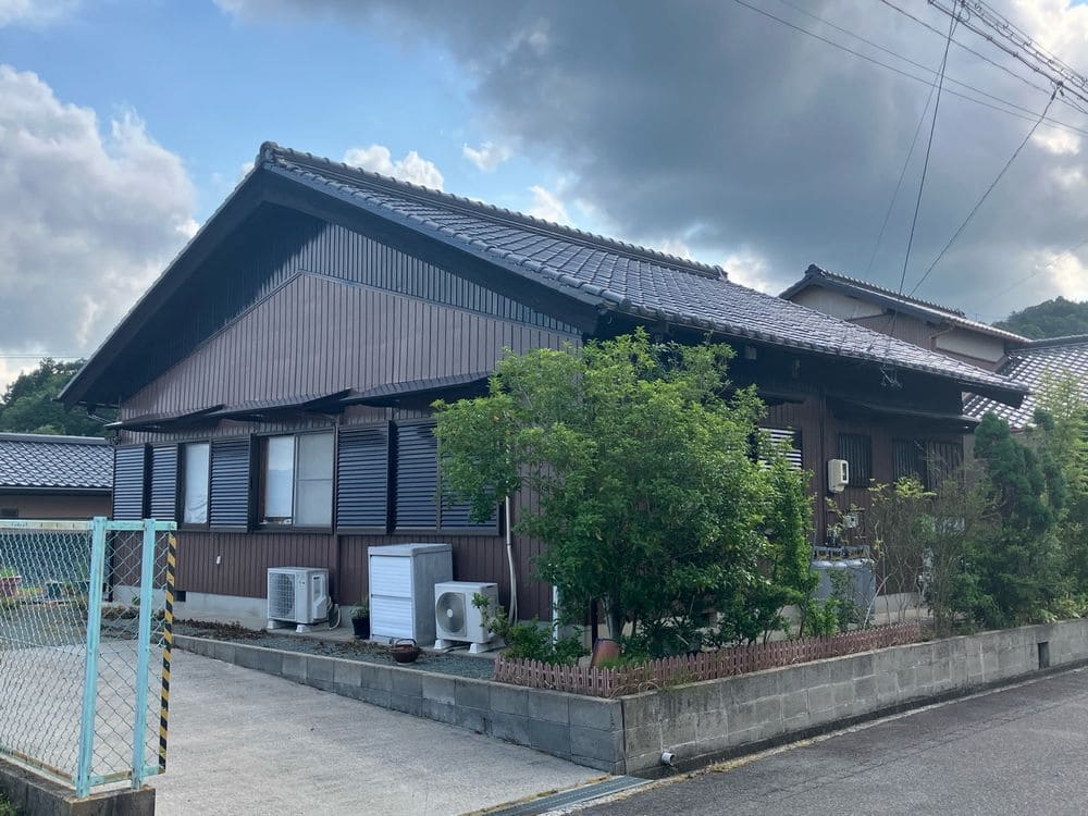 亀山市の外壁塗装をリペイント匠が施工した写真