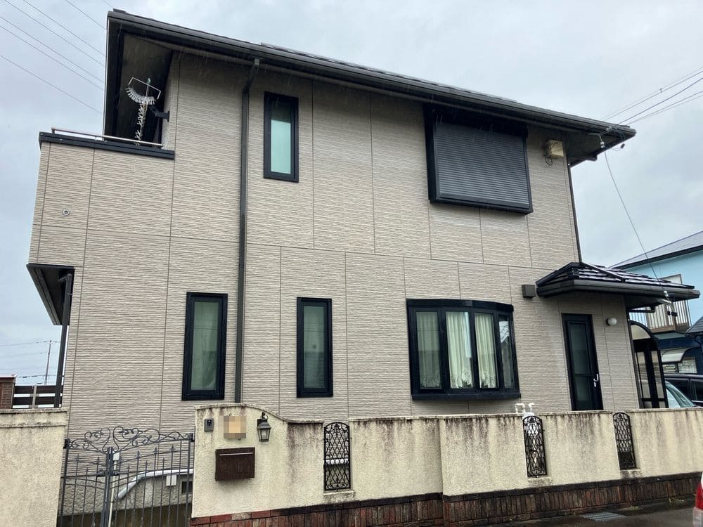 H様(津市)施工前_外壁全体 津市の外壁塗装、防水工事をリペイント匠が施工した写真
