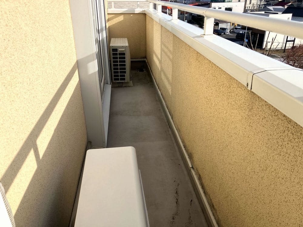 O様(津)防水施工前 津市の外壁塗装、防水工事をリペイント匠が施工した写真