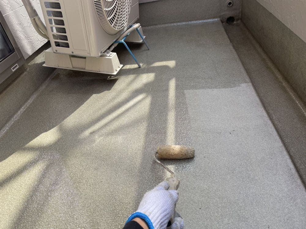 I様(四日市市尾平町)防水(プライマー) 四日市市の防水工事をリペイント匠が施工した写真