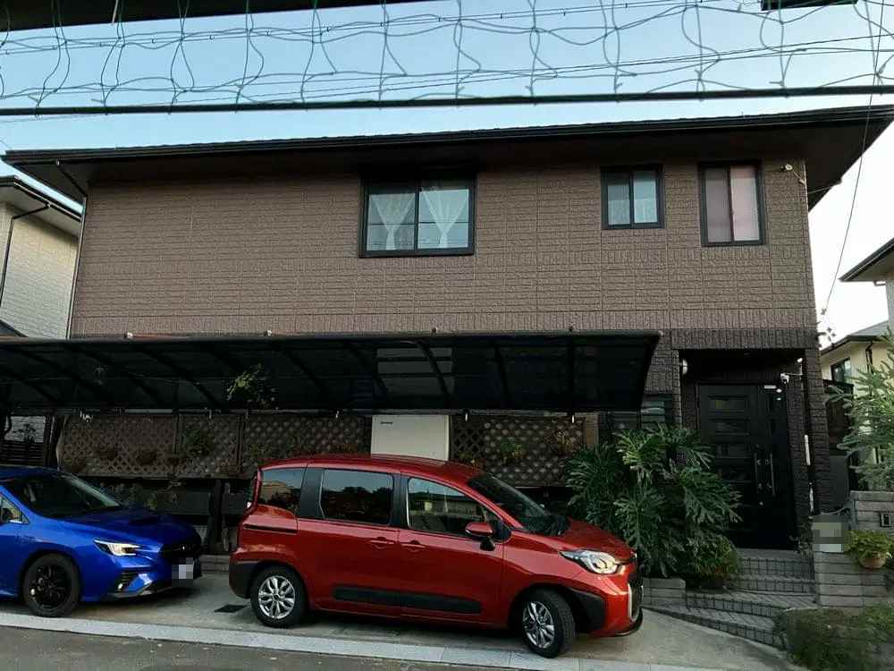2色使いのブラウンでシックな印象を演出
