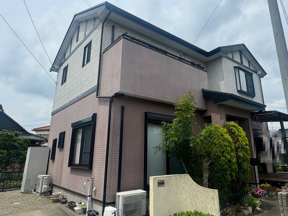H様(鈴鹿)施工前_外壁全体 (2) 鈴鹿市の外壁塗装、屋根塗装、防水工事をリペイント匠が施工した写真