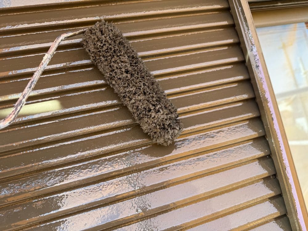 S様(津)雨戸(上塗り) 津市の外壁塗装をリペイント匠が施工した写真
