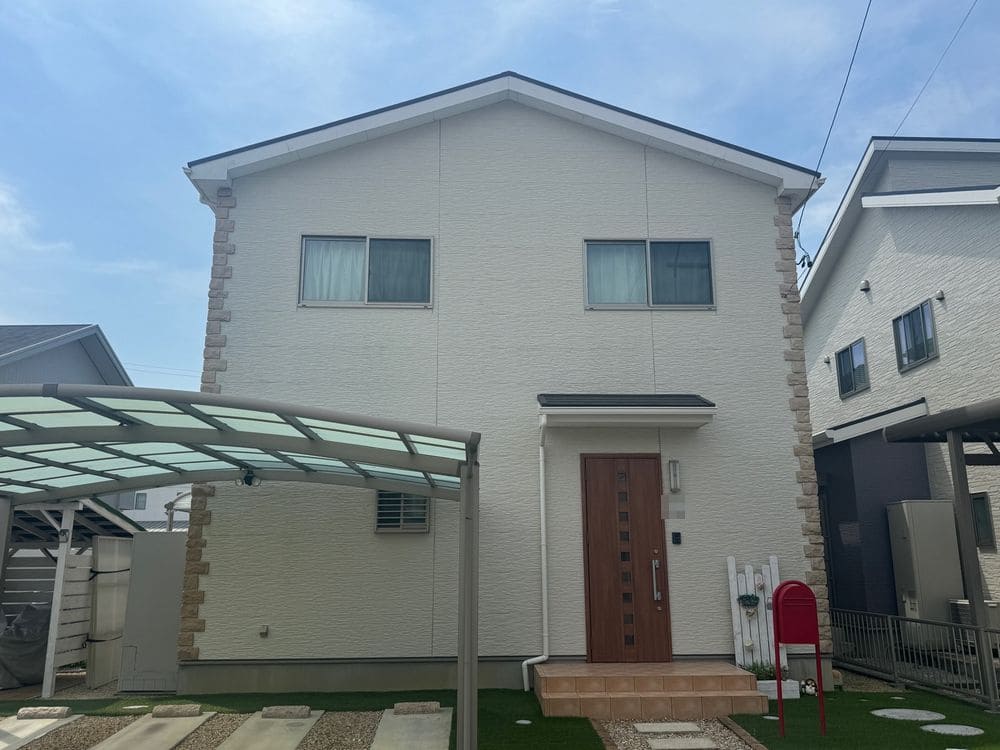 施工前_外壁全体 鈴鹿市の外壁・屋根塗装、防水工事をリペイント匠が施工した写真