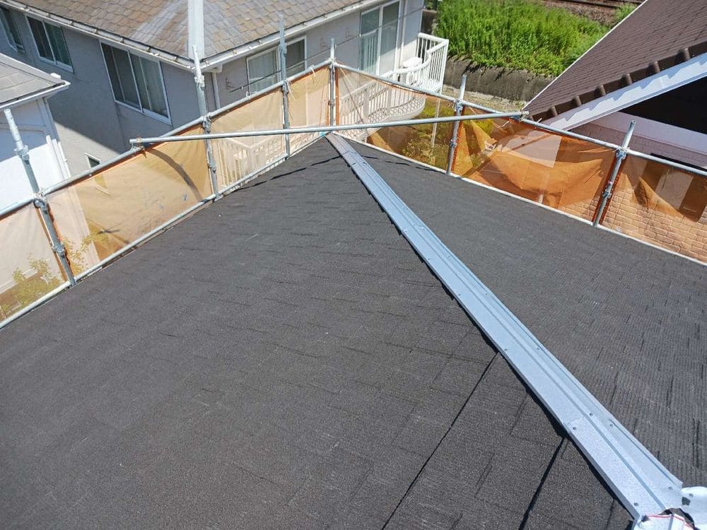 G様(鈴鹿市)屋根_棟板金 鈴鹿市の屋根工事をリペイント匠が施工した写真