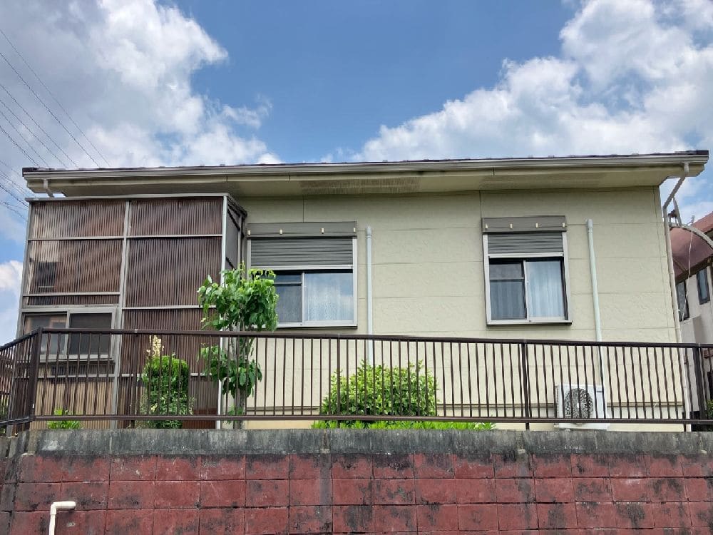 N様(津)施工前_外壁全体 (3) 津市の外壁塗装をリペイント匠が施工した写真