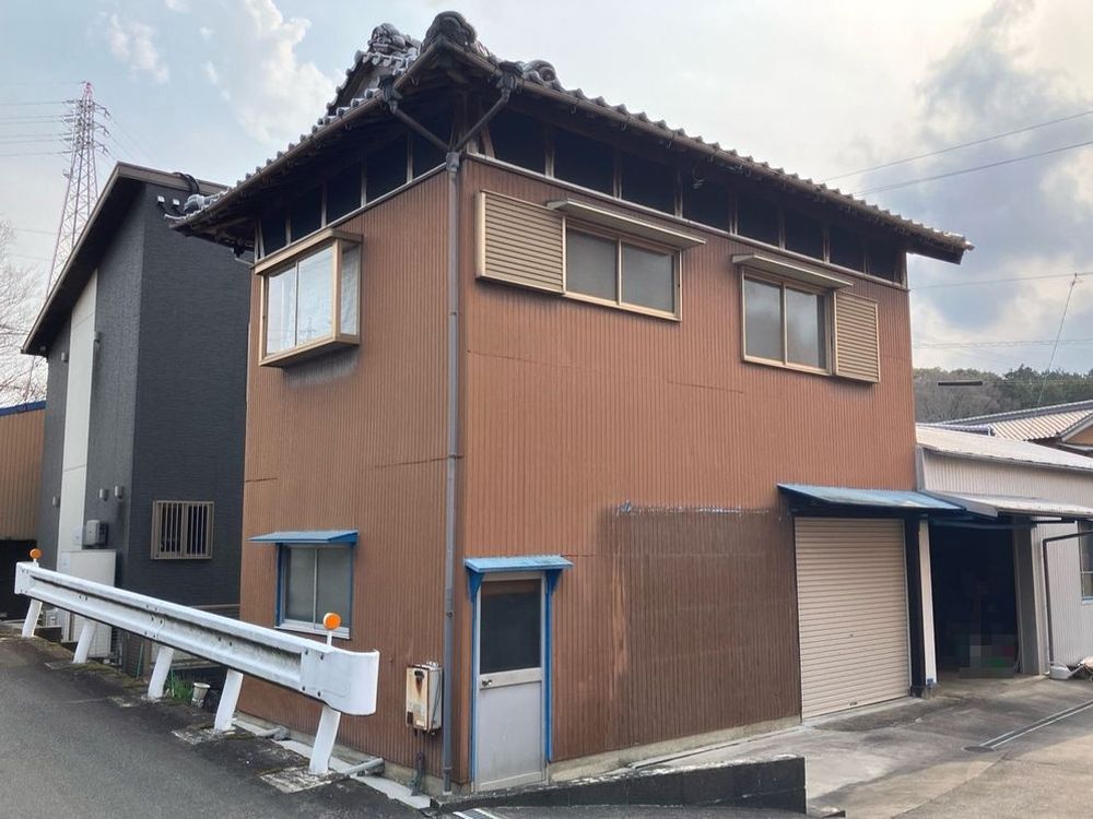 I様(四日市市)施工前_外壁全体 (2) 四日市市の外壁塗装をリペイント匠が施工した写真